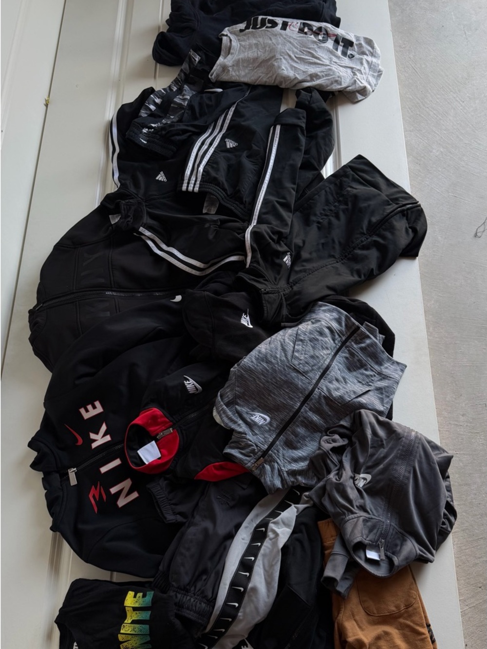 Kids nike/adidas bundle 
17 pieces 
Mixed sizes 3t-7